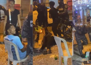 Agente policial utiliza pistola eléctrica contra mujer en La Romana