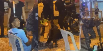 Agente policial utiliza pistola eléctrica contra mujer en La Romana