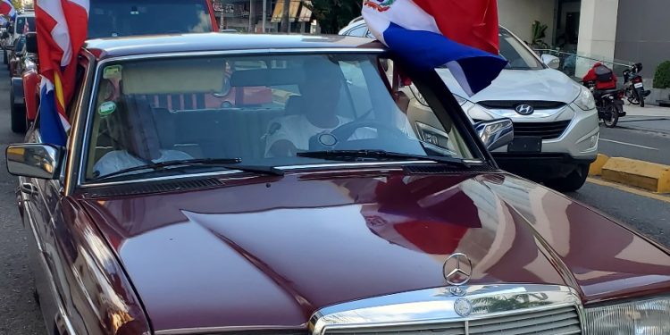 Duartianos reiteran invitan este domingo a exhibición y desfile de autos antiguos