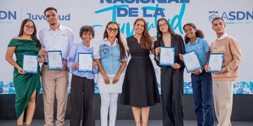 Alcaldesa Betty Gerónimo encabeza entrega del "Premio Municipal de la Juventud"