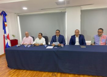 Federaciones del Sector Textil Dominicano exigen transparencia en adquisiciones de utilería escolar del INABIE