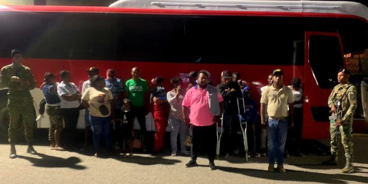 Apresan nacionales haitianos en condición migratoria irregular en Montecristi y San Juan de la Maguana