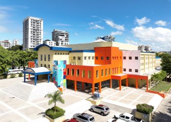 Con apoyo de BANRESERVAS, se reinaugura el polideportivo de la UASD