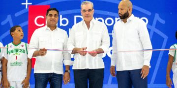 Presidente Abinader y ministro Kelvin Cruz entregan el remozado Club Bameso