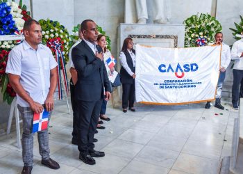 La CAASD deposita ofrenda floral en el Altar de la Patria