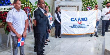 La CAASD deposita ofrenda floral en el Altar de la Patria