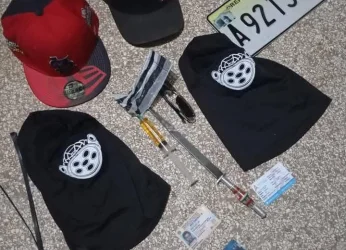 Capturan a dos hombres con cuchillos y pasamontañas en Sabana Grande de Boyá