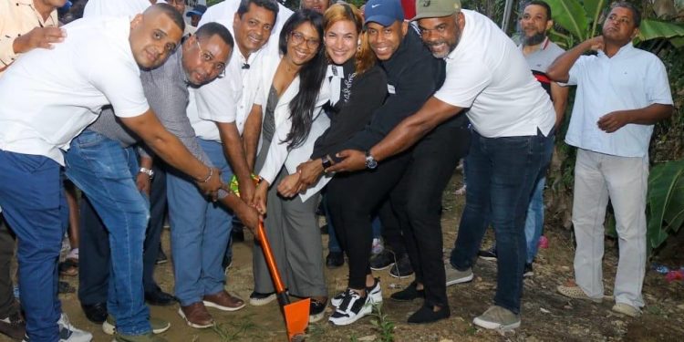 Alcaldía de Los Alcarrizos realiza picazo para construcción de puente en Los Progresos