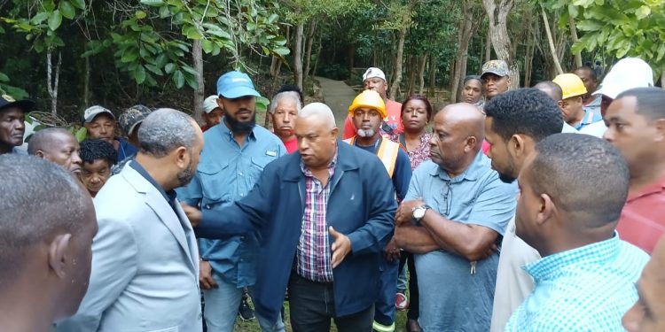 Moradores de Cuevas del Pomier piden Abinader evite posible paralización de explotación minera