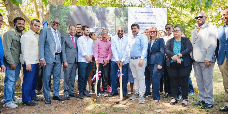 Con el primer picazo, la UASD inicia la construcción de la Plaza del Estudiante