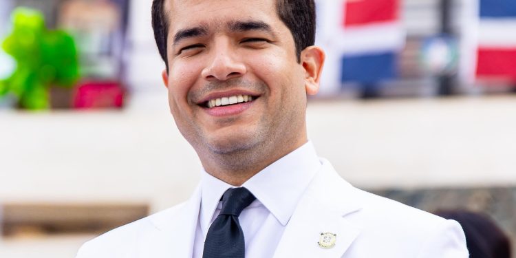 Omar Fernández es bien valorado por 75% de dominicanos, según Gallup