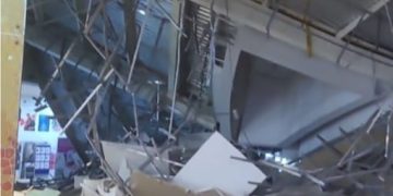 Al menos cuatro fallecidos tras caída de techo en plaza en Perú