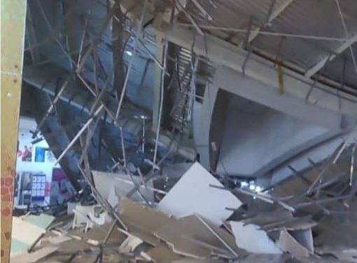 Al menos cuatro fallecidos tras caída de techo en plaza en Perú