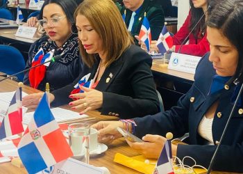 Diputada Silvia García somete iniciativa en PARLACEN que busca brindar apoyo a los migrantes deportados