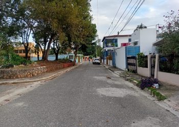 Moradores del Residencial Charles de Gaulle en SDE denuncian ola de atracos y robos