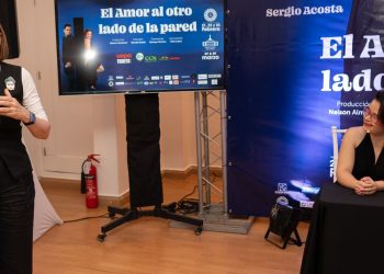 "El Amor al Otro Lado de la Pared": una historia que enamorará este febrero y marzo 2025