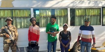 Chofer se lanza a canal de riego para evadir ser arrestado en Montecristi