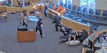Violento altercado en una audiencia en un juzgado de EE.UU.