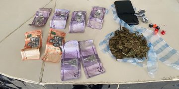 Policía Nacional ocupa 183 porciones de droga y detiene a varios implicados en operativos contra el microtráfico en SDN y Monte Plata