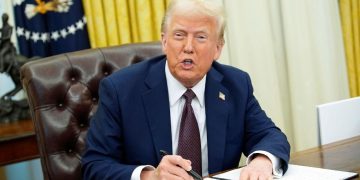 Donald Trump firma orden para prohibir a mujeres transgénero competir en deportes femeninos