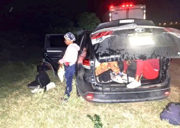 En camión frigorífico y jeepeta eran transportados 90 haitianos indocumentados detenidos por el Ejército en Montecristi