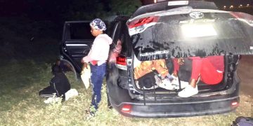 En camión frigorífico y jeepeta eran transportados 90 haitianos indocumentados detenidos por el Ejército en Montecristi