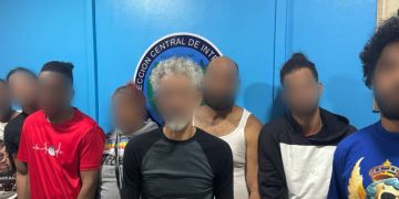 PN y MP decomisan sustancias narcóticas, radios de comunicación y apresan ocho personas en allanamientos en Santiago