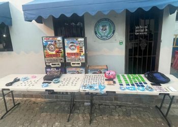 PN desmantela puntos de drogas y ocupa más de 180 porciones de sustancias ilícitas en operativos en SDE y Boca Chica