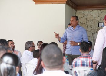 Eddy Alcántara instruye a su equipo político inscribirse en el PRM bajo las directrices del presidente Abinader