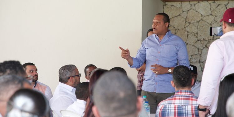 Eddy Alcántara instruye a su equipo político inscribirse en el PRM bajo las directrices del presidente Abinader