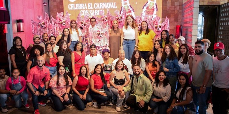 Coca-Cola celebra la cultura dominicana con su apoyo al Carnaval Vegano 2025