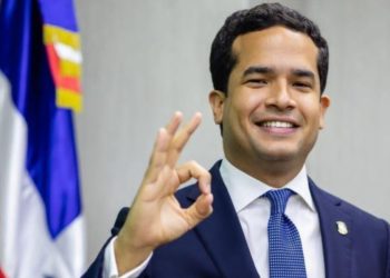 Omar Fernández se reúne con altos ejecutivos de Amazon para proyectos de inversión en RD