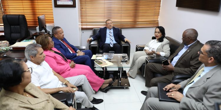 Coopnama recibe visita de cortesía de la presidenta del Idecoop