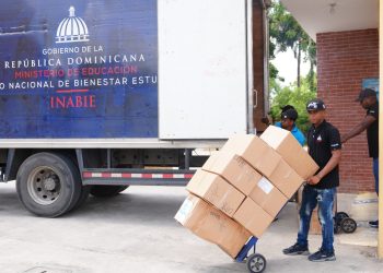 INABIE garantiza a tiempo útiles y uniformes para alrededor de 2 millones de estudiantes en los próximos años escolares