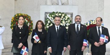 JCE deposita ofrenda floral en el Altar de la Patria con motivo a el 181 aniversario de la Independencia Nacional