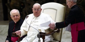 El papa Francisco volvió a delegar una lectura en público debido a una persistente bronquitis