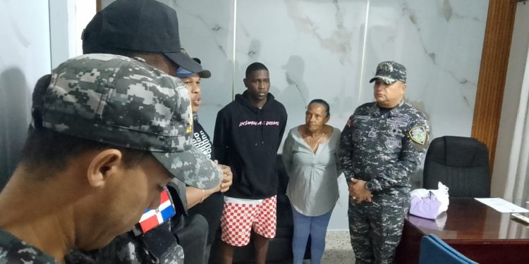 Se entrega “El Negro”, presunto asesino de padre e hijo en Los Alcarrizos