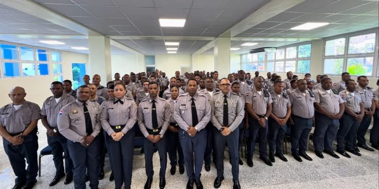 106 policías son capacitados en el Curso Básico de Actualización Policial