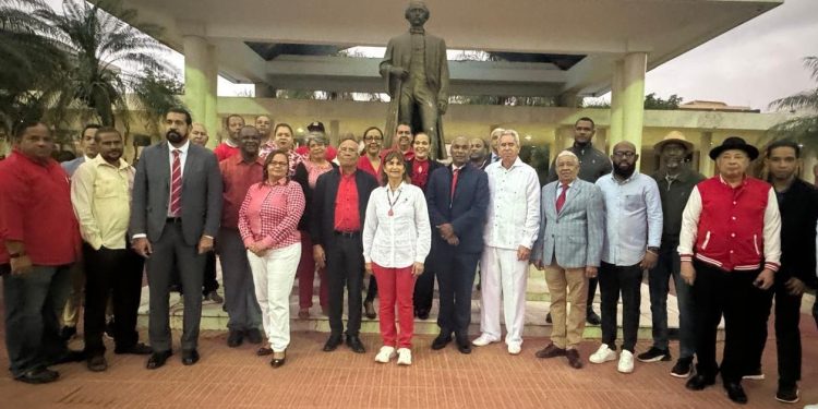 Rosalía Sosa exhorta a la familia universitaria a seguir estrechando lazos de amor y amistad