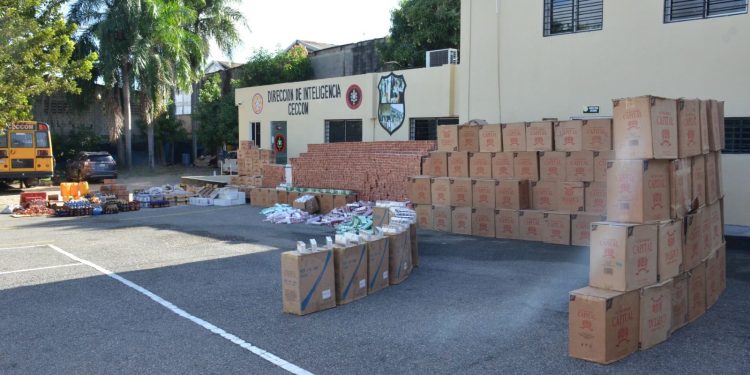 CESFRONT entrega a CECCOM cigarrillos y otras mercancías que serían introducidas al país de manera irregular