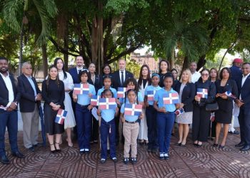 Distribución de utilería y alimentación escolar aumenta en promedio 110% desde el 2021