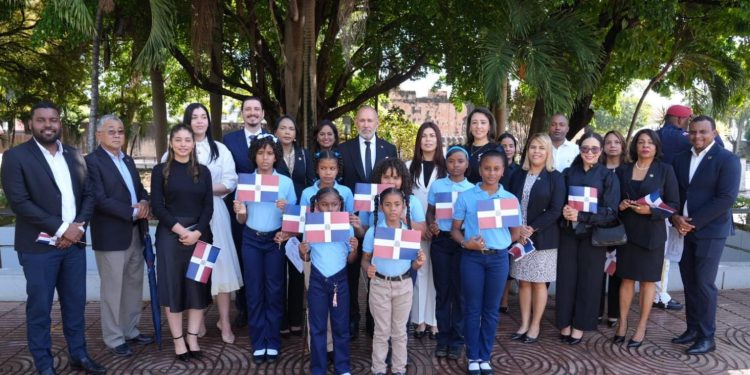 Distribución de utilería y alimentación escolar aumenta en promedio 110% desde el 2021