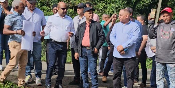 Comunitarios de Piedra Blanca, reclaman demoler portones privados que les impiden acceder a las aguas del Río Yuboa