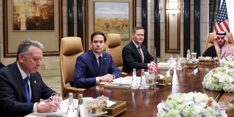 Estados Unidos y Rusia iniciaron las conversaciones en Arabia Saudita para acordar una tregua en Ucrania