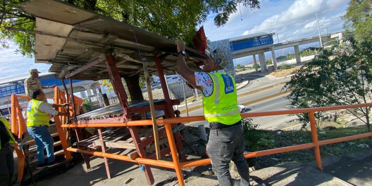 Alcaldía del DN recupera espacios públicos en el km 9 de la autopista Duarte