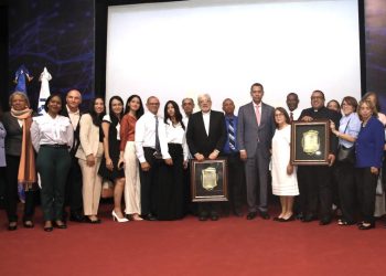 INDOTEL reconoce a Radio y Escuelas Radiofónicas Santa María por sus trayectorias