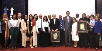 INDOTEL reconoce a Radio y Escuelas Radiofónicas Santa María por sus trayectorias