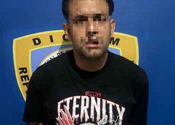 Policía Nacional apresa a hombre por robo a mano armada en agencia de motocicletas en Santiago