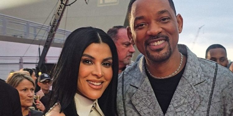 Tania Medina asiste a Premio Lo Nuestro con un diseño inspirado en íconos de la moda