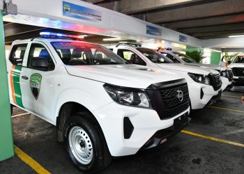 Interior y Policía entrega a DIGESSET camionetas y radares